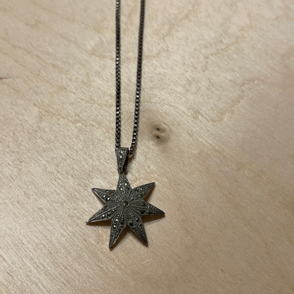 Vintage stearling silver Star burst necklace